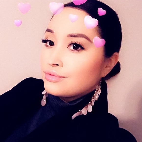 Meet your Posher, Liz - Picture 1 of 2